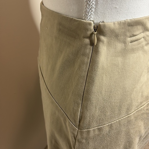 The Limited Classic Tan Women's Skirt. Size 2 - Picture 3 of 11